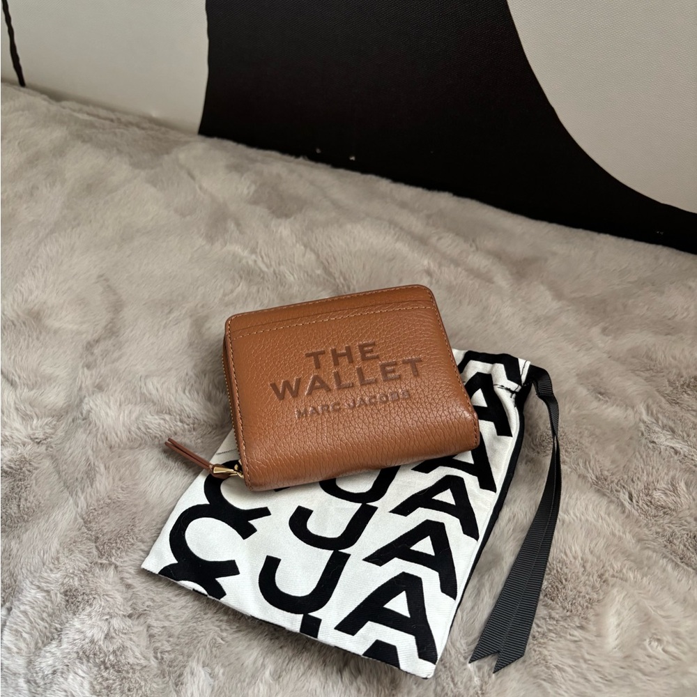 Marc Jacobs Brown Pebbled Leather Zip Wallet with Embossed 'THE WALLET'
